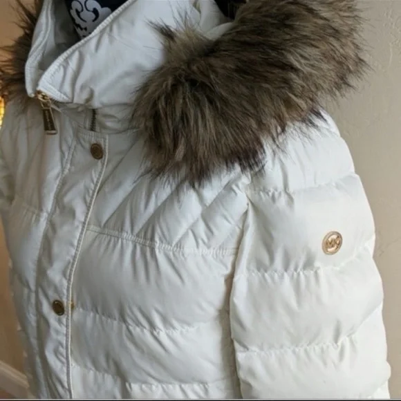 Gorgeous Michael Kors Jacket.
Size L - Picture 5 of 5